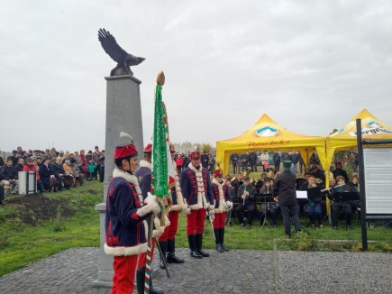 Ma a hazáért élni és tenni kell