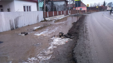 Hargita megye prefektusa elrendelte a vízfolyások kitakarításának ellenőrzését