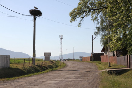 Dolgoznak a munkagépek Gyergyóújfalu és Vasláb között