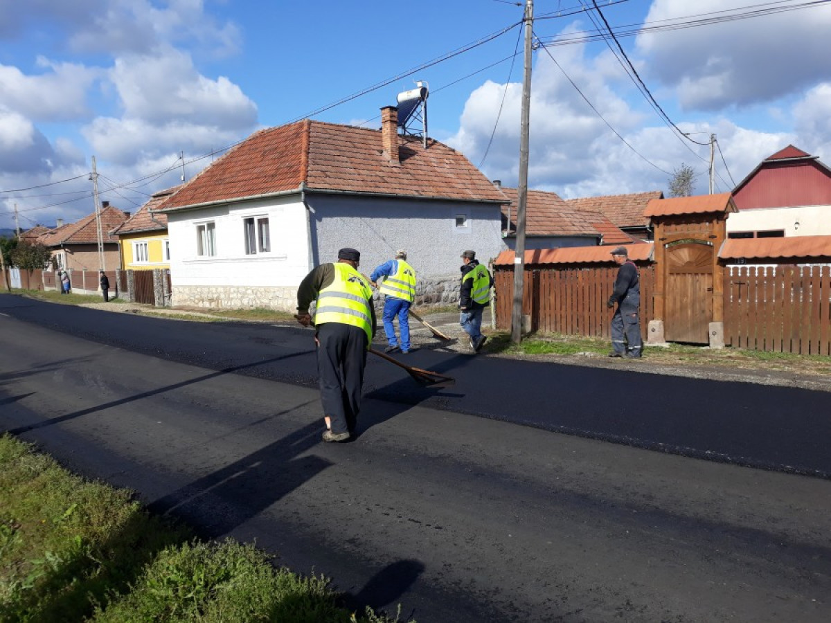 Aszfaltoznak Gyergyóremetén