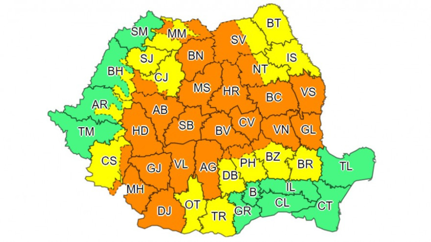 Viharokra és heves esőzésekre figyelmeztetnek