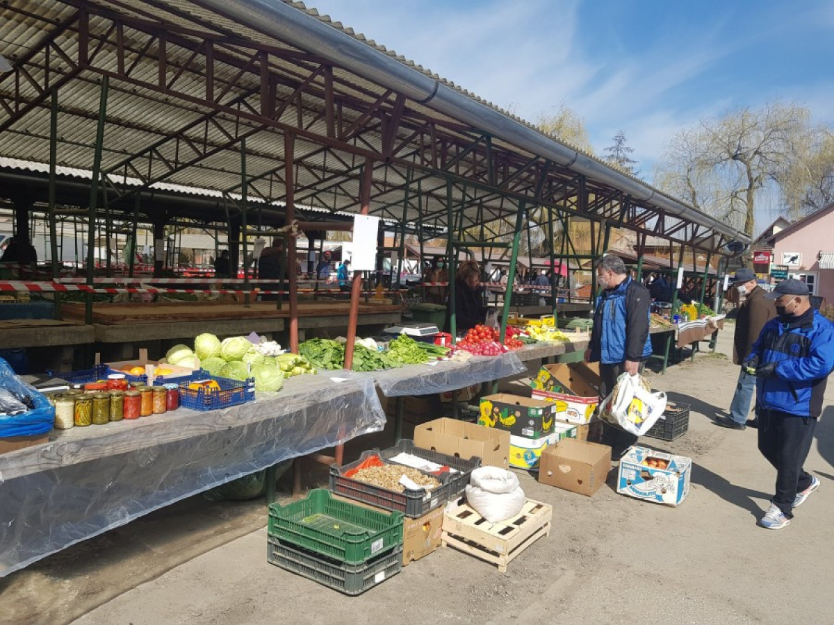 Kötelező marad a védőmaszk viselése a piacon