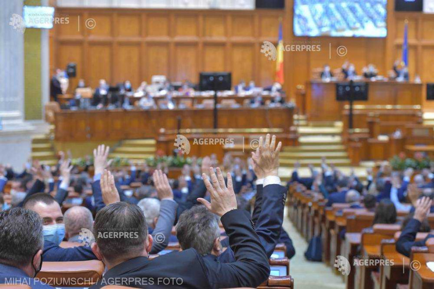 Megszavazta a parlament a törvényhozók különnyugdíjának eltörlését